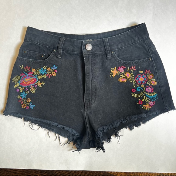 BDG Black Floral Embroidered Jean Shorts - Picture 7 of 12
